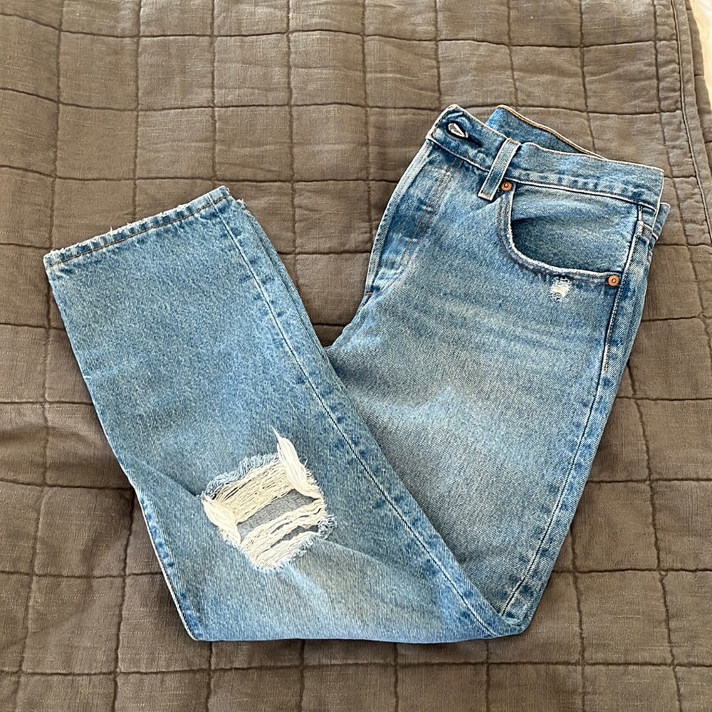Distressed 501 Levi’s 28x26